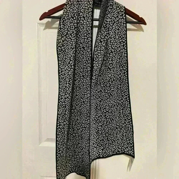 Michael kors nwt leopard print scarf holiday silver and black - Picture 6 of 14